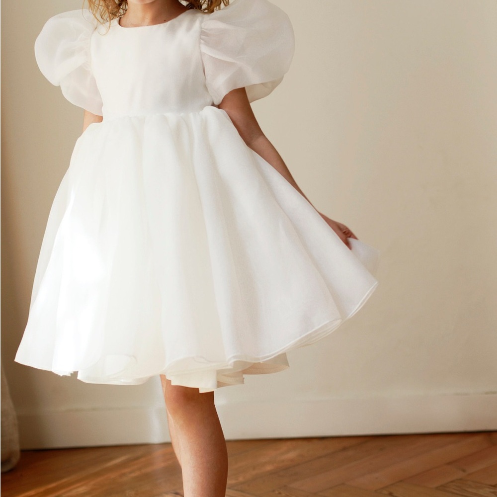Elegant White Dress with Puff Sleeves - Picture 2 of 4